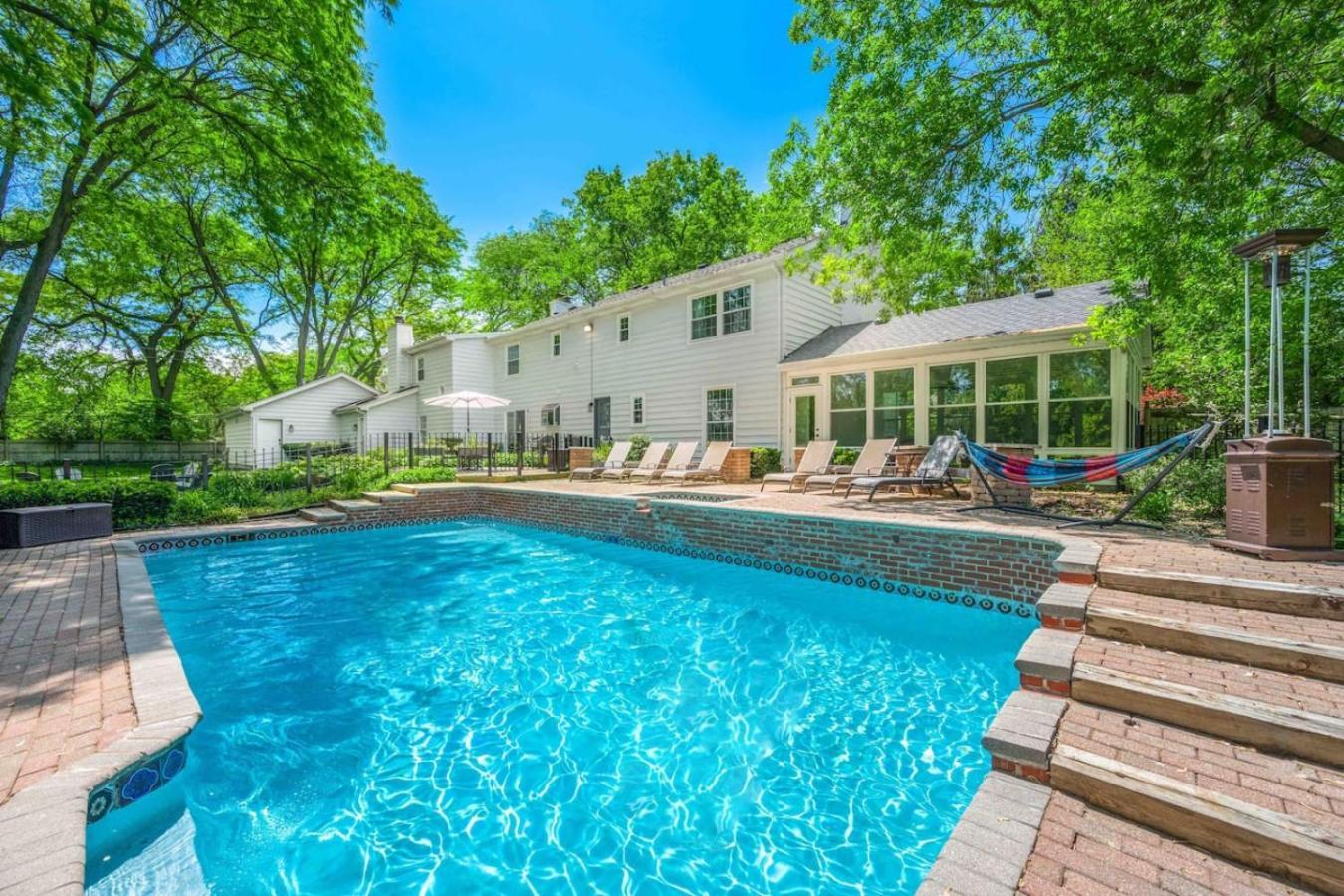 Spacious, Luxury Renovated Home With 4 Kings, Firepit Glen Ellyn Екстер'єр фото