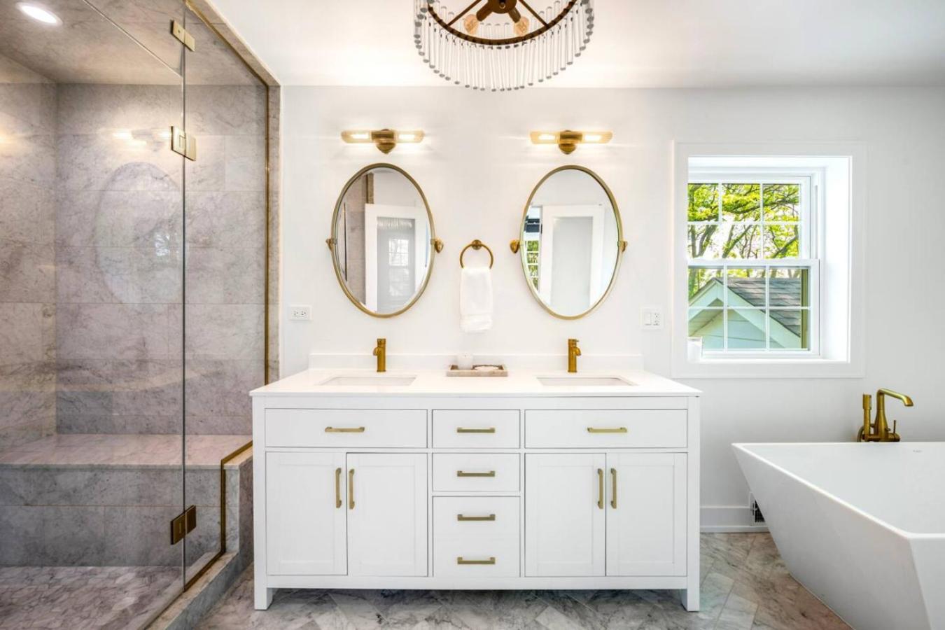 Spacious, Luxury Renovated Home With 4 Kings, Firepit Glen Ellyn Екстер'єр фото