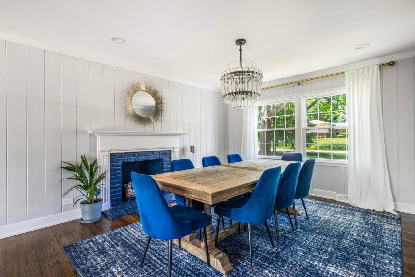 Spacious, Luxury Renovated Home With 4 Kings, Firepit Glen Ellyn Екстер'єр фото